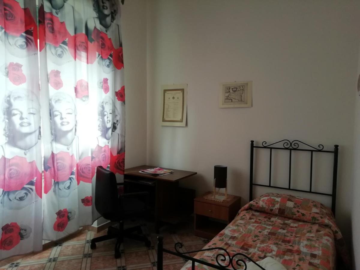 Hôtel Casa Claudia à Palerme Extérieur photo